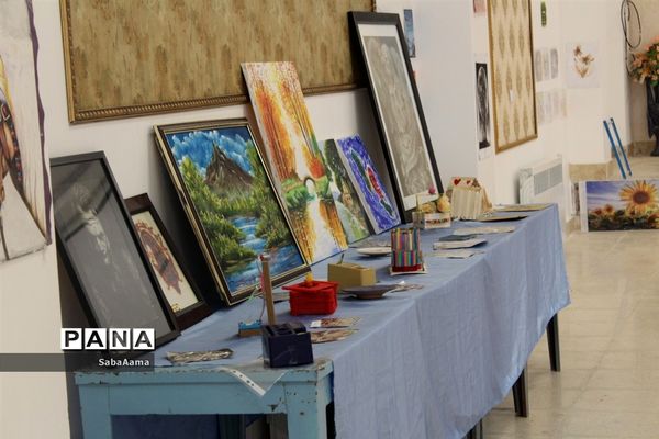 نمایشگاه مشاغل در دبیرستان فرهنگ کاشمر