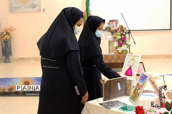 نمایشگاه مشاغل در دبیرستان فرهنگ کاشمر