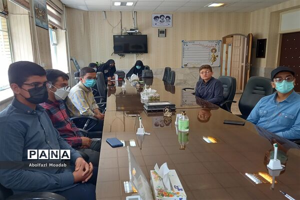 دیدار مدیر آموزش و پرورش کاشمر با مسئولان انجمن اسلامی دانش‌آموزی