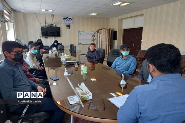 دیدار مدیر آموزش و پرورش کاشمر با مسئولان انجمن اسلامی دانش‌آموزی