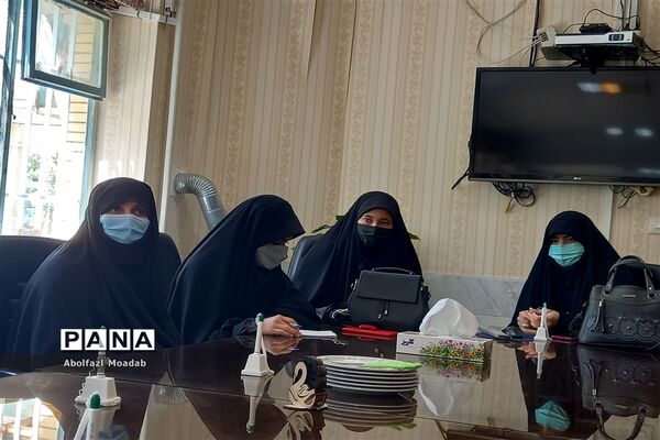 دیدار مدیر آموزش و پرورش کاشمر با مسئولان انجمن اسلامی دانش‌آموزی
