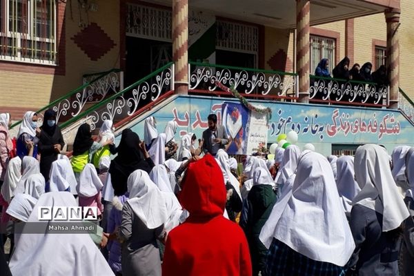 تقدیر از دانش‌آموزان فعال دبستان شهید‌سیفی شهرستان رباط کریم