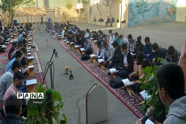 برگزاری محافل انس با قرآن در مدارس منطقه ۱۲