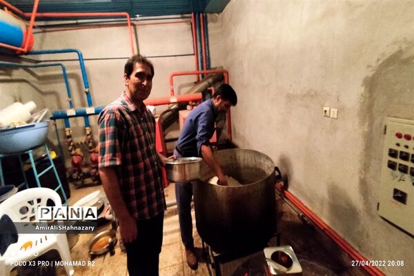 سفره مهمانی خدا در دبیرستان شهید مطهری  کاشمر