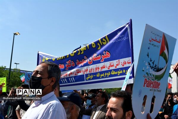 راهپیمایی مردم مشهد در گرامیداشت روز قدس