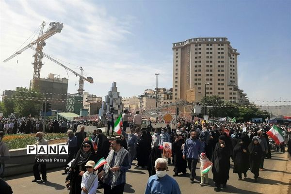 حضور پرشور دانش‌آموزان و فرهنگیان ناحیه۶ مشهد مقدس  در راهپیمایی روز قدس