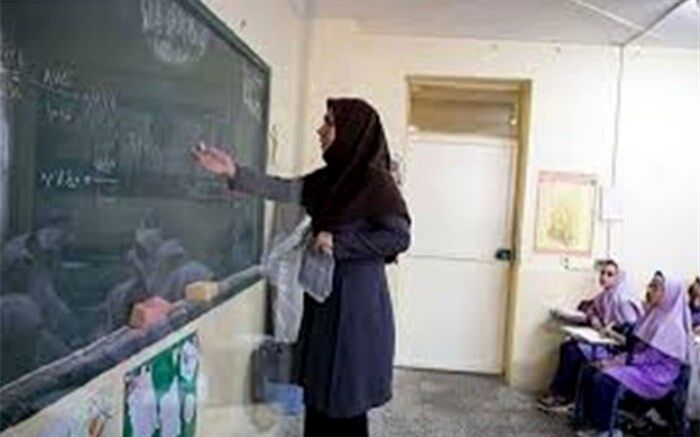 معلم شمعی  است که می‌سوزد تا بسازد