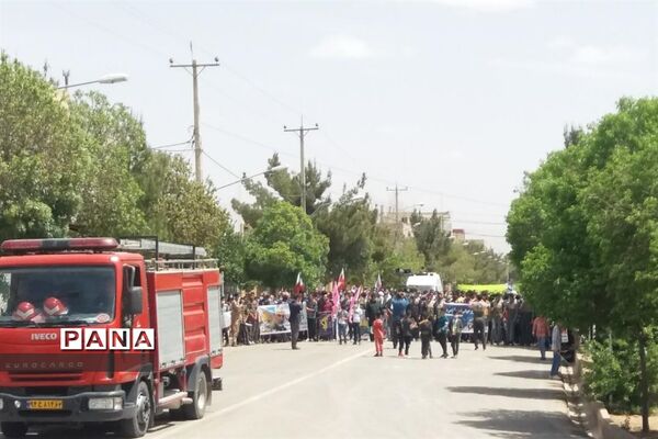 حضور دانش‌آموزان پیشتاز سازمان دانش‌آموزی سرچهان در راهپیمایی روز قدس