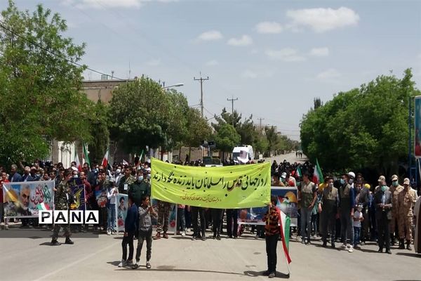 حضور دانش‌آموزان پیشتاز سازمان دانش‌آموزی سرچهان در راهپیمایی روز قدس