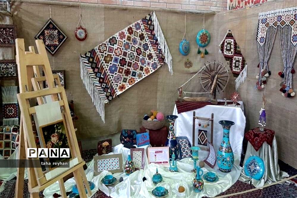 بازدید دانش‌آموزان آموزشگاه میقات ازنمایشگاه مشاغل