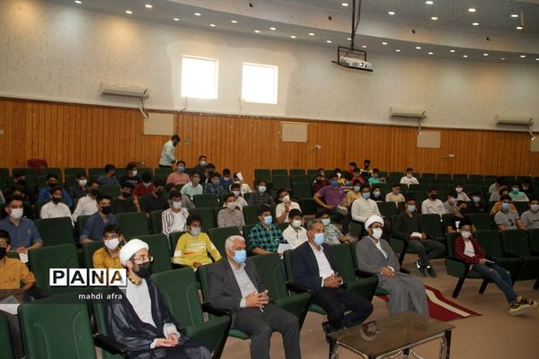 برگزاری جشن تکلیف دانش‌آموزان دبیرستان شهید‌باهنر شهرستان بهبهان