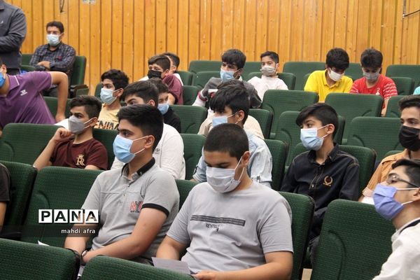 برگزاری جشن تکلیف دانش‌آموزان دبیرستان شهید‌باهنر شهرستان بهبهان