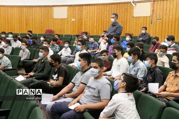 برگزاری جشن تکلیف دانش‌آموزان دبیرستان شهید‌باهنر شهرستان بهبهان