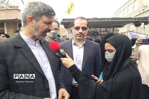 برپایی غرفه همگام با کودکان مظلوم فلسطین در قم