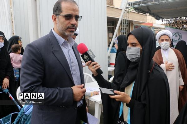 برپایی غرفه همگام با کودکان مظلوم فلسطین در قم