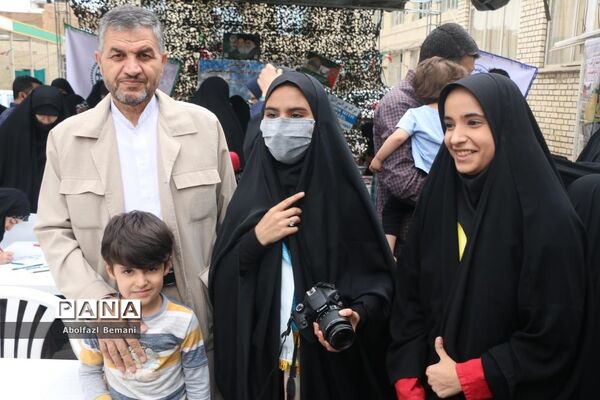 برپایی غرفه همگام با کودکان مظلوم فلسطین در قم