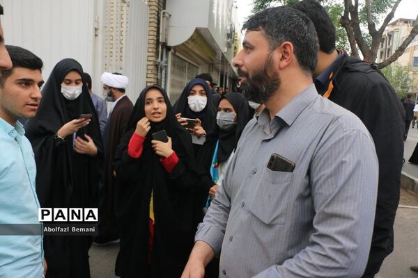 برپایی غرفه همگام با کودکان مظلوم فلسطین در قم