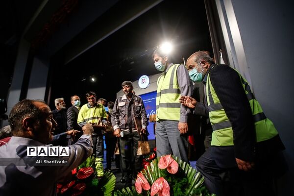 مراسم تجلیل از کارگران شهرداری تهران