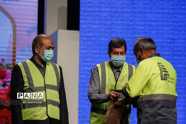 مراسم تجلیل از کارگران شهرداری تهران