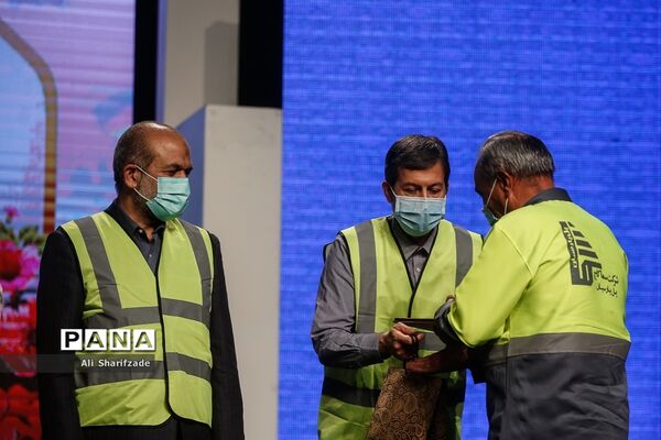 مراسم تجلیل از کارگران شهرداری تهران
