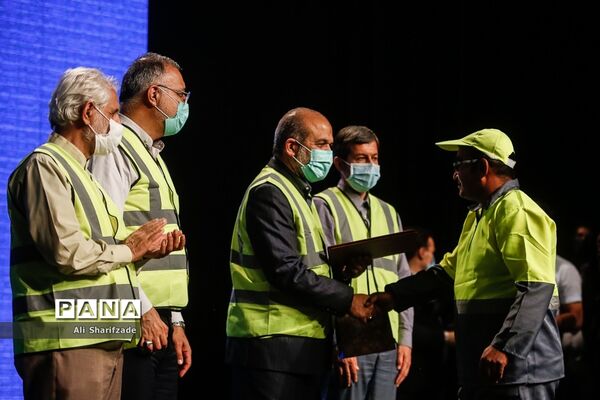 مراسم تجلیل از کارگران شهرداری تهران