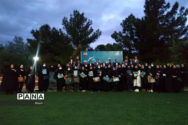 مراسم تجلیل از مقام معلم در شهرستان شاهین‌شهر