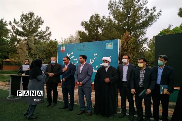 مراسم تجلیل از مقام معلم در شهرستان شاهین‌شهر