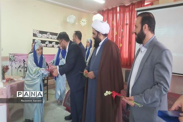مراسم تجلیل از مقام معلم درآموزشگاه استثنایی باغچه‌‌بان اسلامشهر