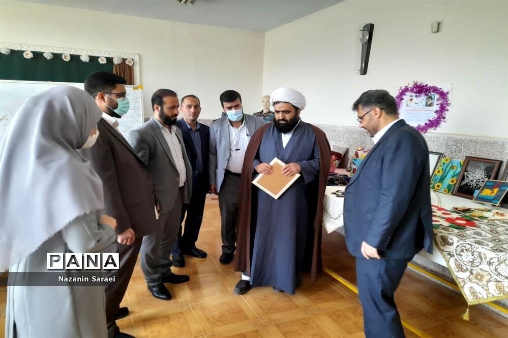مراسم تجلیل از مقام معلم درآموزشگاه استثنایی باغچه‌‌بان اسلامشهر