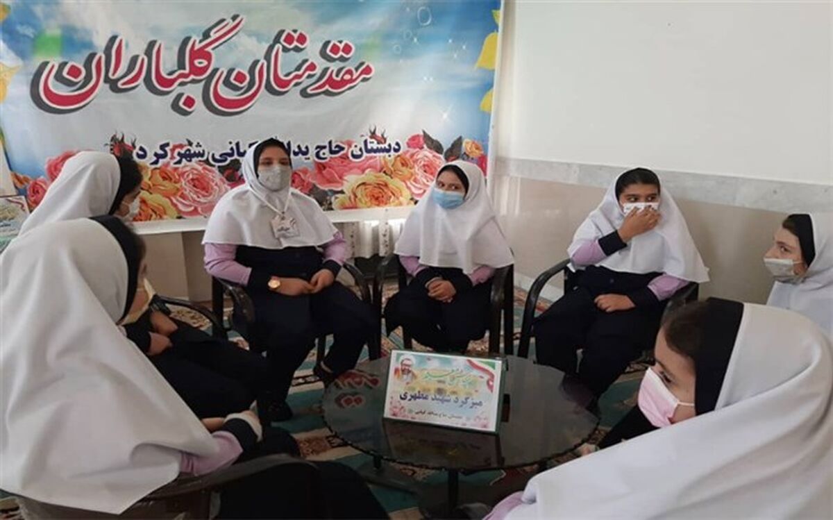 برپایی نمایشگاه هفته معلم در دبستان حاج یدالله کیانی شهرکرد 