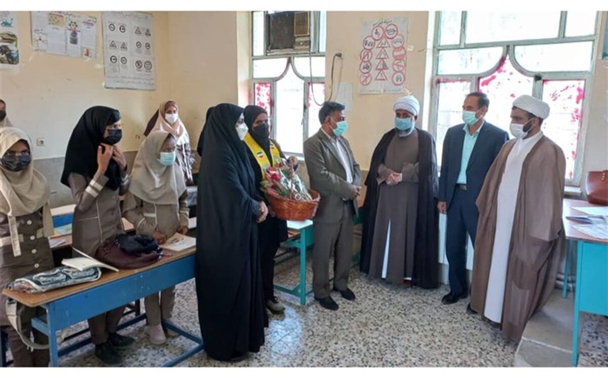 تجلی زیبایی از تکریم معلمان در شهرستان حاجی آباد/فیلم