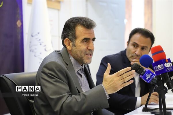 نشست مدیرکل آموزش و پرورش استان کرمانشاه با اصحاب رسانه در آستانه هفته معلم