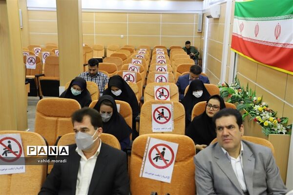 نشست مدیرکل آموزش و پرورش استان کرمانشاه با اصحاب رسانه در آستانه هفته معلم
