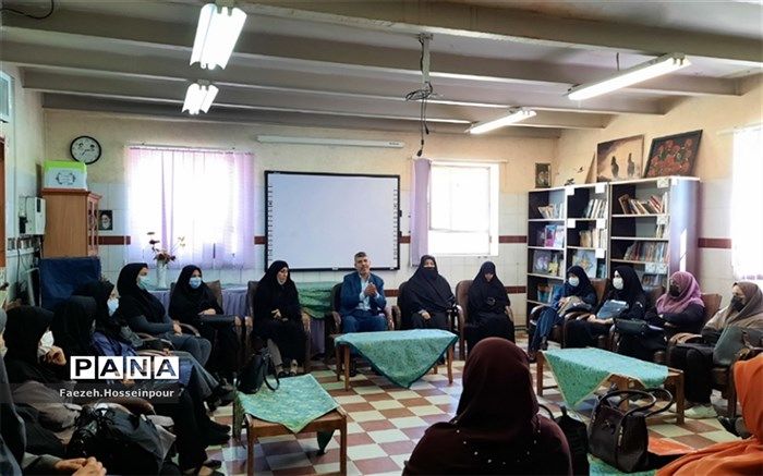 فداکاری  جامعه فرهنگیان  موجب رشد نسل آینده است