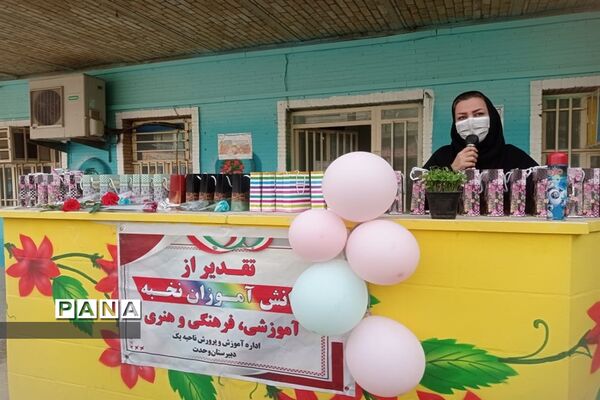 تجلیل از دانش‌آموزان ممتاز علمی، فرهنگی و هنری دبیرستان وحدت ناحیه یک اهواز