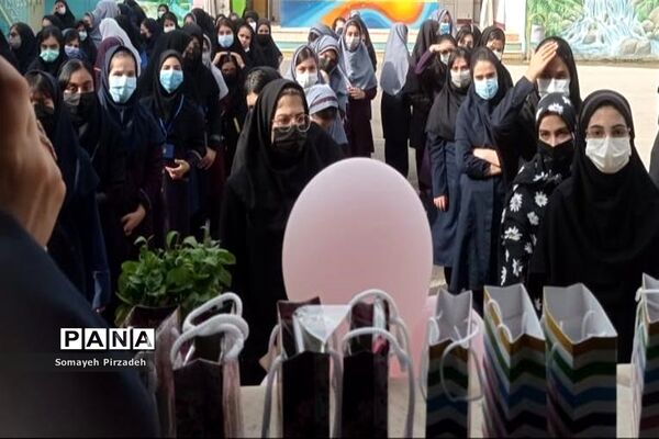تجلیل از دانش‌آموزان ممتاز علمی، فرهنگی و هنری دبیرستان وحدت ناحیه یک اهواز