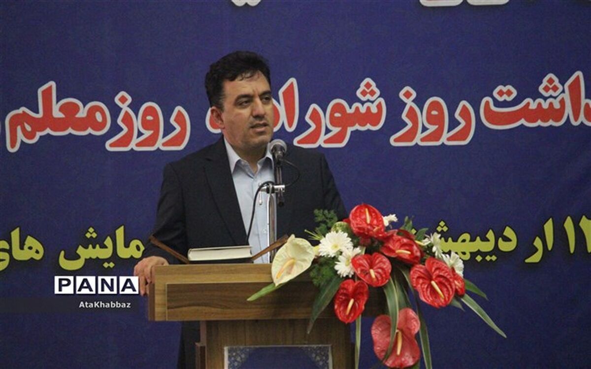 معلمان، پیامبران معاصر هستند