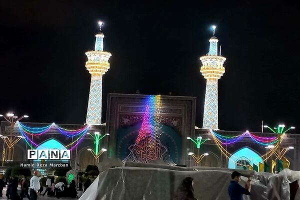 حرم امام مهربانی‌ها درآخرین شب ماه رمضان