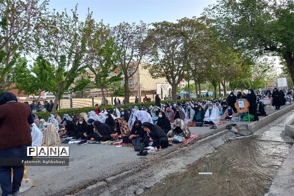 نماز عید فطر در مصلای امام خمینی(ره)  شهرکرد