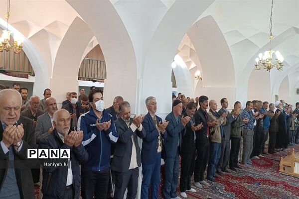 سجده بندگی و شکرگزاری مردم بلده در نماز عید سعید فطر