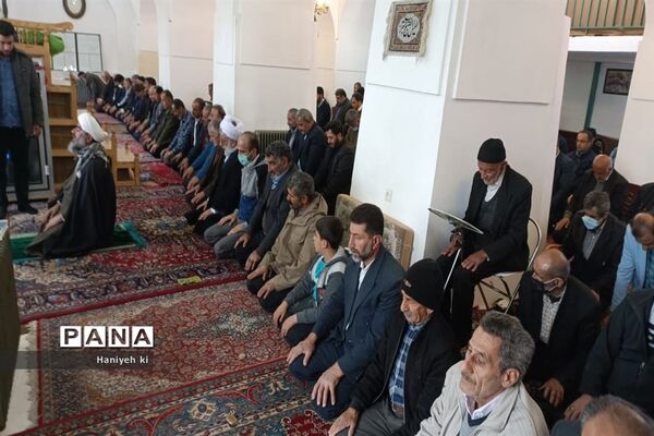 سجده بندگی و شکرگزاری مردم بلده در نماز عید سعید فطر