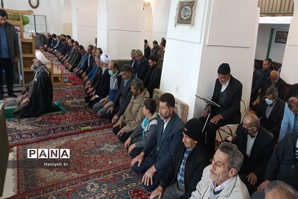 سجده بندگی و شکرگزاری مردم بلده در نماز عید سعید فطر