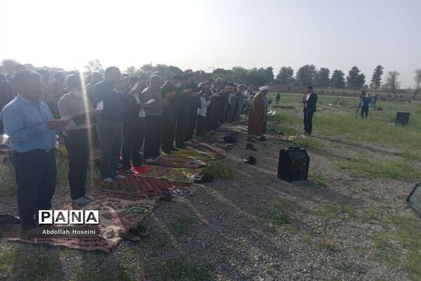 برپایی نماز عید فطر در کنار آرامگاه کوروش