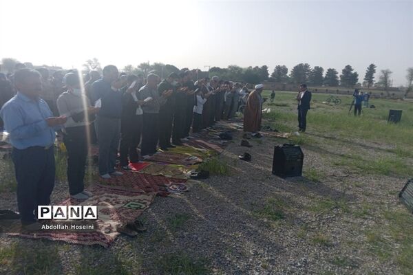 برپایی نماز عید فطر در کنار آرامگاه کوروش