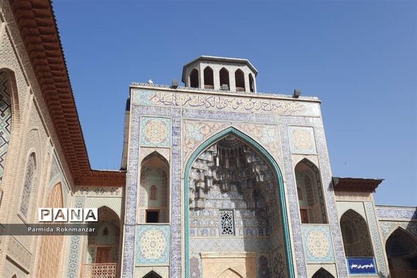 اقامه نماز عید سعید فطر در حرم حضرت احمد ابن موسی (ع) شیراز