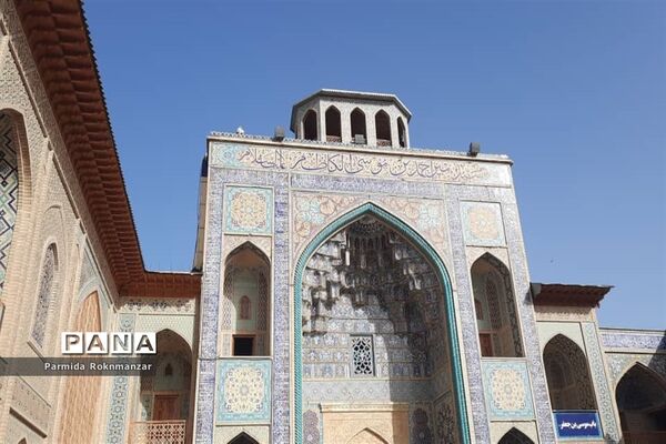 اقامه نماز عید سعید فطر در حرم حضرت احمد ابن موسی (ع) شیراز