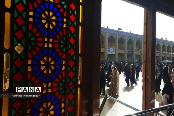 اقامه نماز عید سعید فطر در حرم حضرت احمد ابن موسی (ع) شیراز