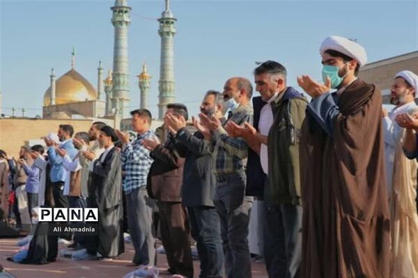 اقامه نماز عید فطر در حرم حضرت معصومه (س)