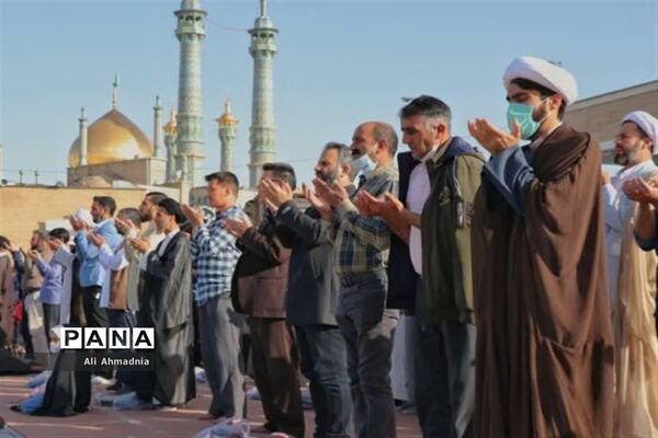 اقامه نماز عید فطر در حرم حضرت معصومه (س)