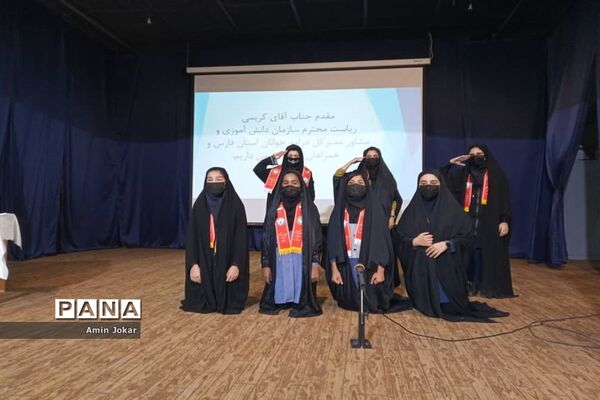 حضور رئیس سازمان دانش‌آموزی فارس در جمع مربیان و دانش‌آموزان پیشتاز شهرستان لارستان